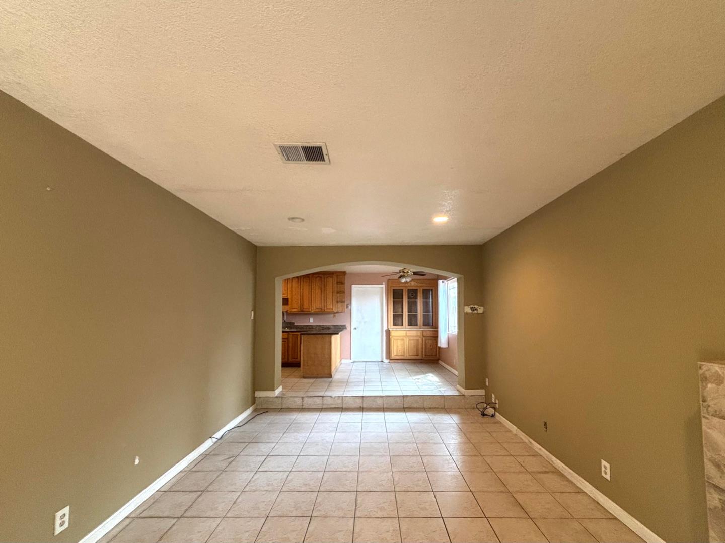 Detail Gallery Image 7 of 30 For 1051 Keldon Dr, San Jose,  CA 95121 - 4 Beds | 2 Baths