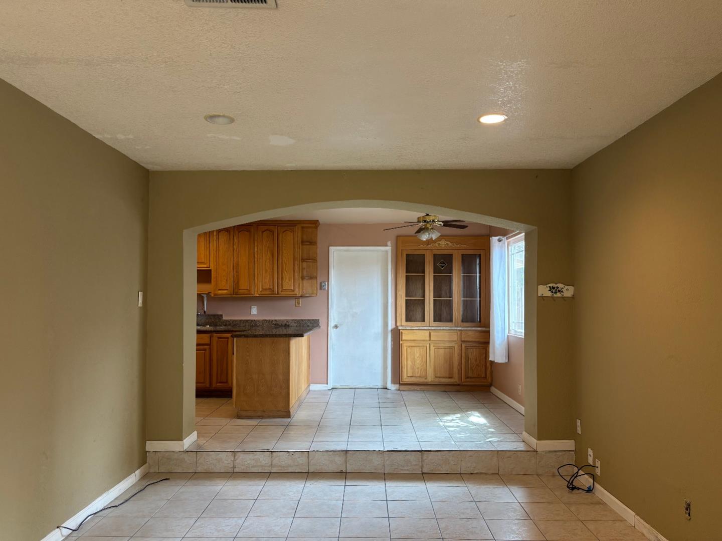 Detail Gallery Image 8 of 30 For 1051 Keldon Dr, San Jose,  CA 95121 - 4 Beds | 2 Baths