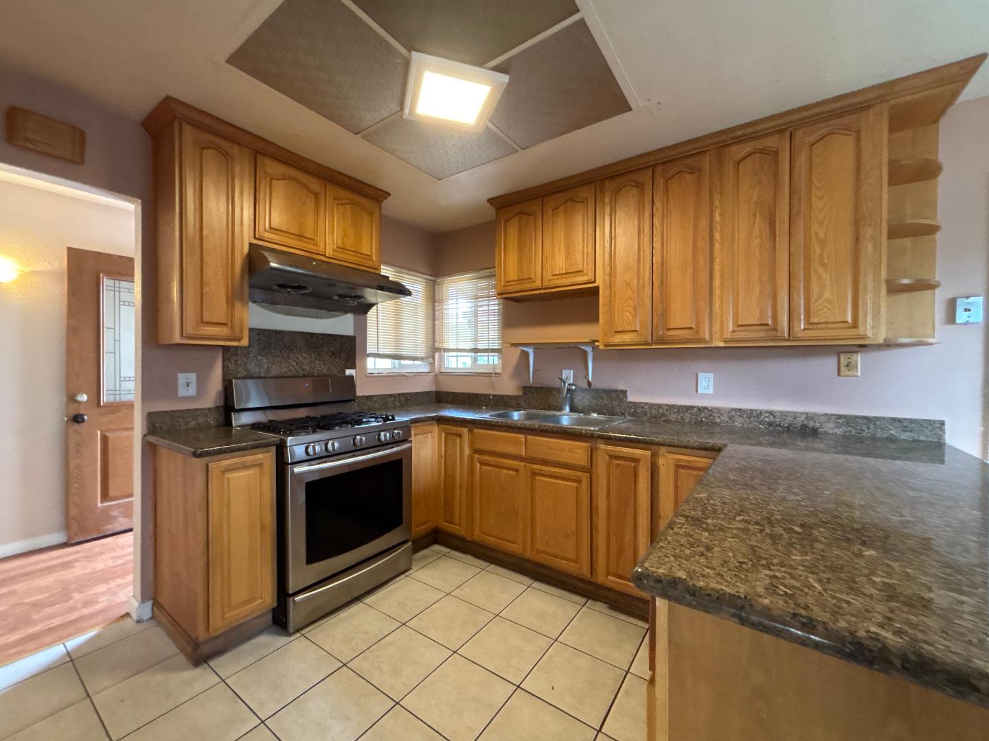 Detail Gallery Image 9 of 30 For 1051 Keldon Dr, San Jose,  CA 95121 - 4 Beds | 2 Baths