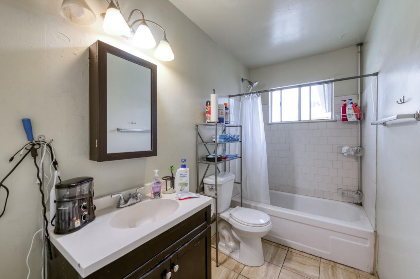 Detail Gallery Image 14 of 24 For 3068 W Fairmont Ave, Fresno,  CA 93722 - 3 Beds | 1/1 Baths