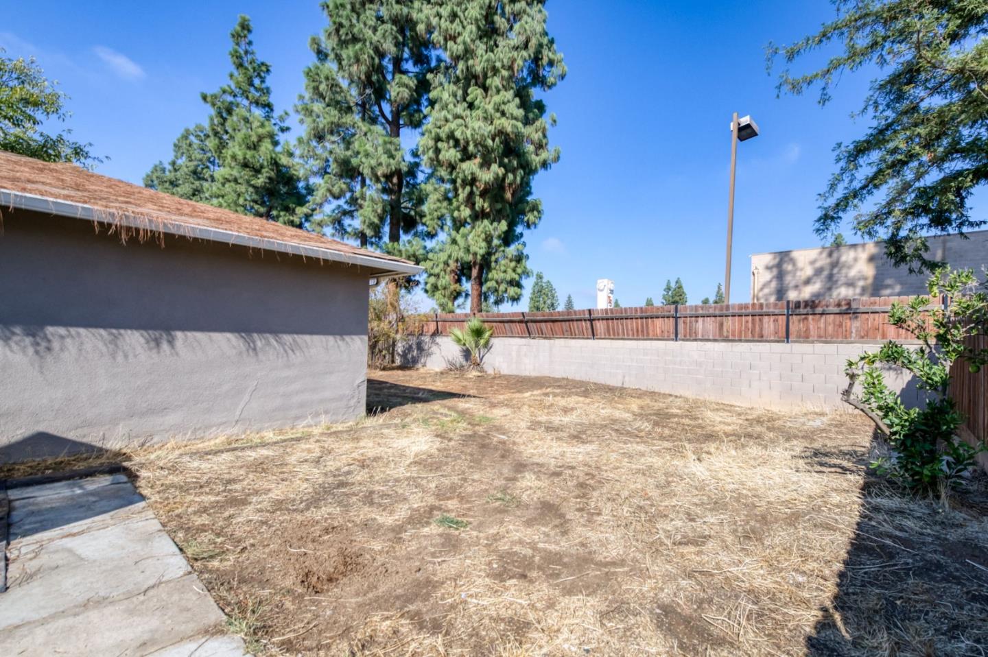 Detail Gallery Image 21 of 24 For 3068 W Fairmont Ave, Fresno,  CA 93722 - 3 Beds | 1/1 Baths