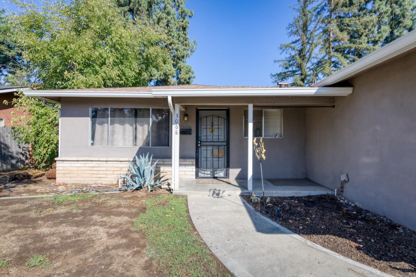 Detail Gallery Image 4 of 24 For 3068 W Fairmont Ave, Fresno,  CA 93722 - 3 Beds | 1/1 Baths