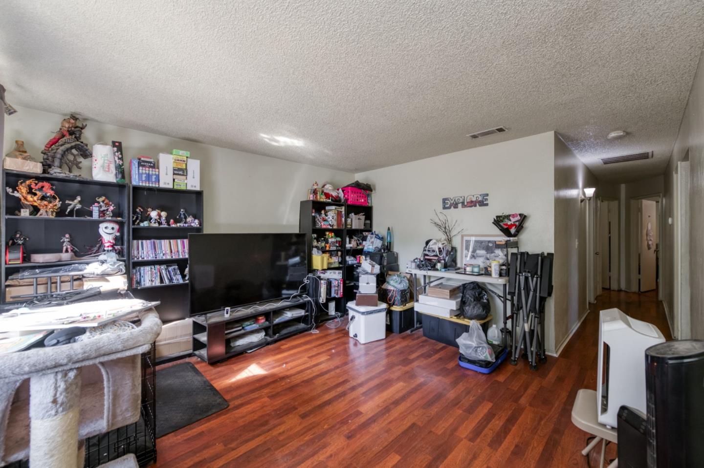 Detail Gallery Image 5 of 24 For 3068 W Fairmont Ave, Fresno,  CA 93722 - 3 Beds | 1/1 Baths