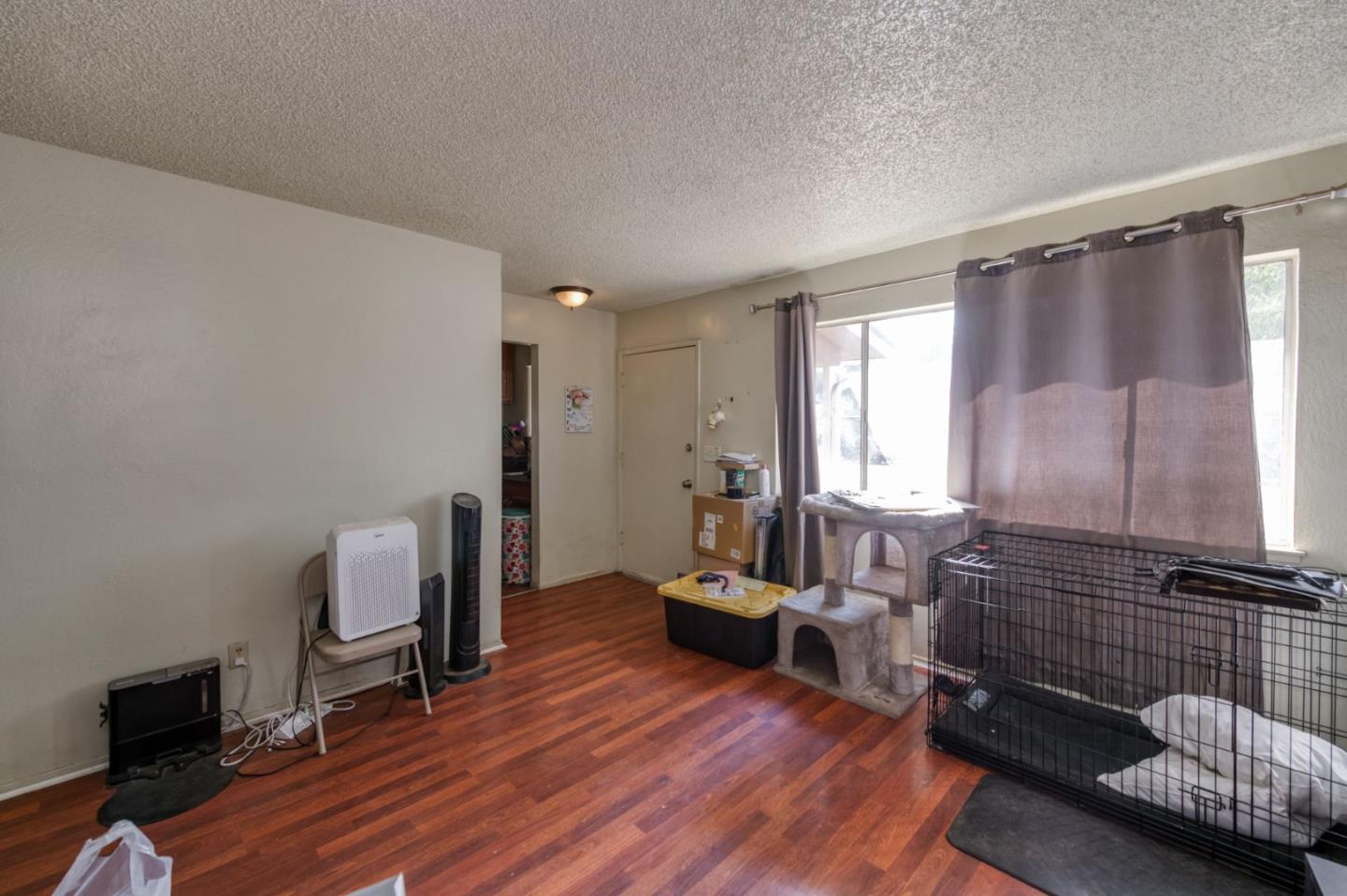 Detail Gallery Image 6 of 24 For 3068 W Fairmont Ave, Fresno,  CA 93722 - 3 Beds | 1/1 Baths