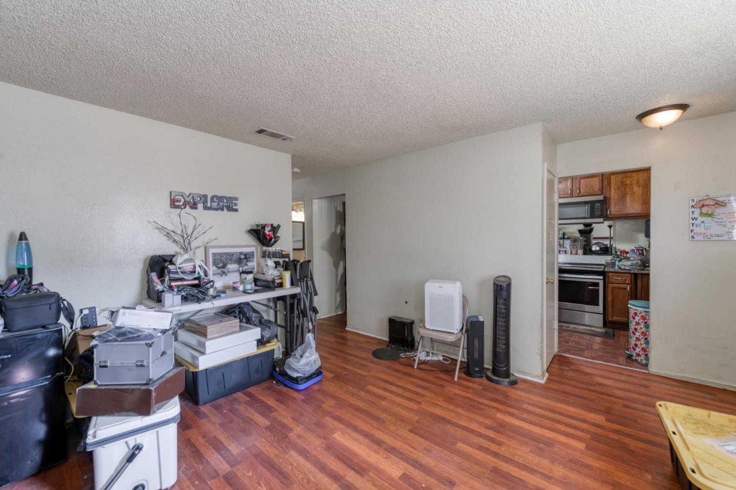 Detail Gallery Image 7 of 24 For 3068 W Fairmont Ave, Fresno,  CA 93722 - 3 Beds | 1/1 Baths