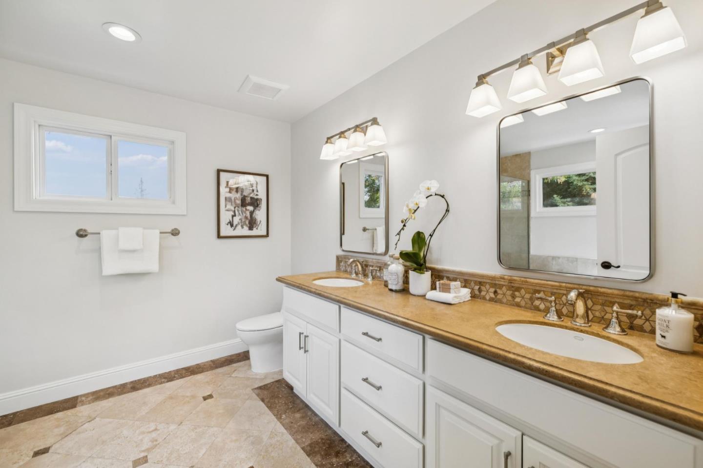 Detail Gallery Image 20 of 35 For 2138 Avy Ave, Menlo Park,  CA 94025 - 4 Beds | 3 Baths