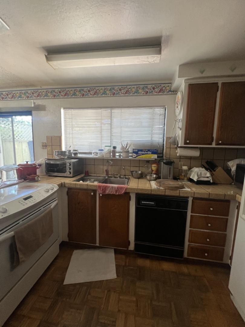 Detail Gallery Image 4 of 5 For 3262 Sagittarius Ln, San Jose,  CA 95111 - 3 Beds | 2 Baths