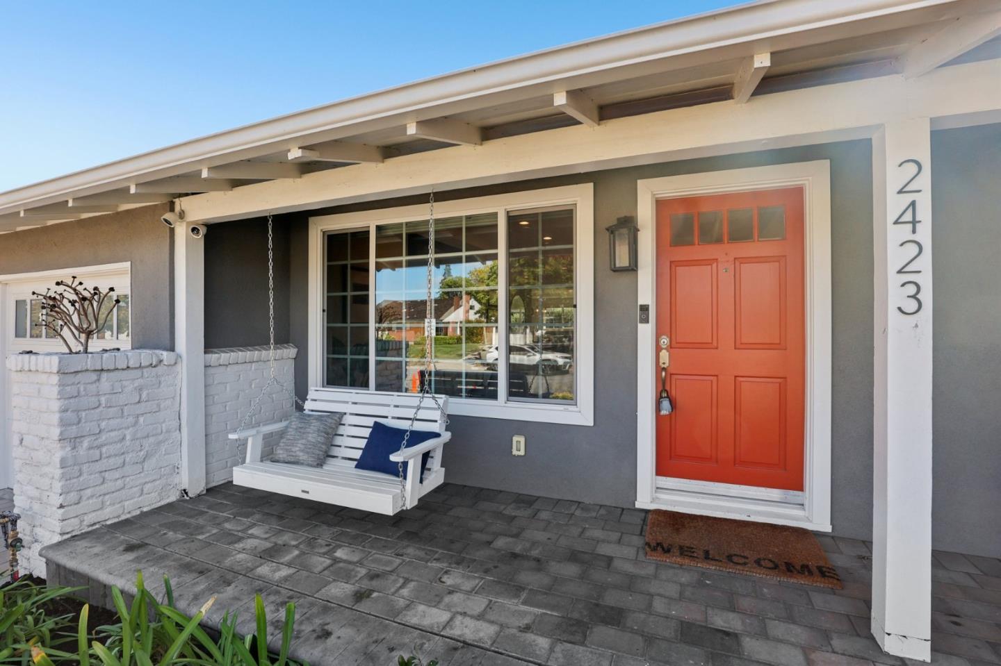 Detail Gallery Image 2 of 29 For 2423 Palm Ave, Redwood City,  CA 94061 - 3 Beds | 2/1 Baths