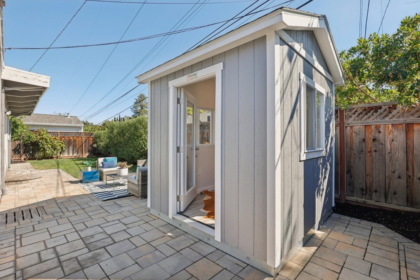 Detail Gallery Image 20 of 29 For 2423 Palm Ave, Redwood City,  CA 94061 - 3 Beds | 2/1 Baths