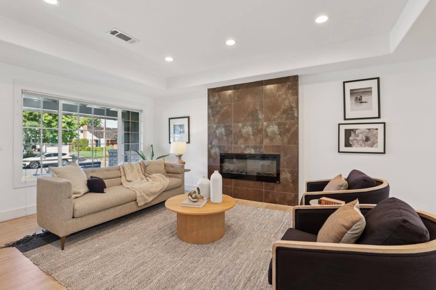 Detail Gallery Image 4 of 29 For 2423 Palm Ave, Redwood City,  CA 94061 - 3 Beds | 2/1 Baths