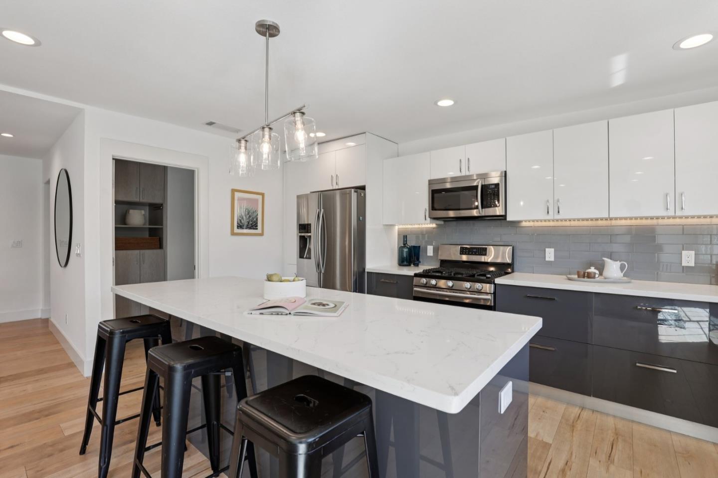 Detail Gallery Image 8 of 29 For 2423 Palm Ave, Redwood City,  CA 94061 - 3 Beds | 2/1 Baths