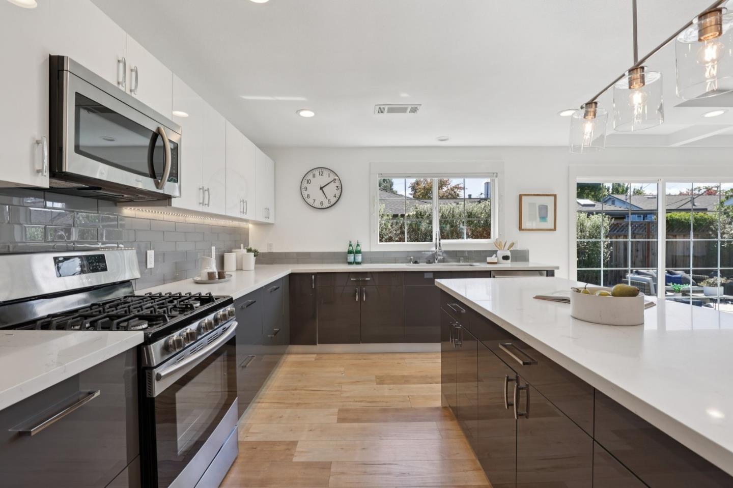 Detail Gallery Image 9 of 29 For 2423 Palm Ave, Redwood City,  CA 94061 - 3 Beds | 2/1 Baths