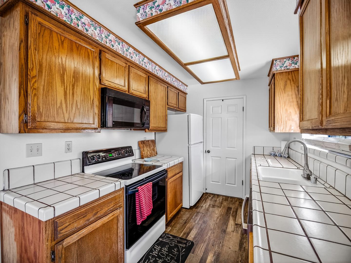 Detail Gallery Image 18 of 41 For 1056 Padre Dr #8,  Salinas,  CA 93901 - 1 Beds | 1 Baths