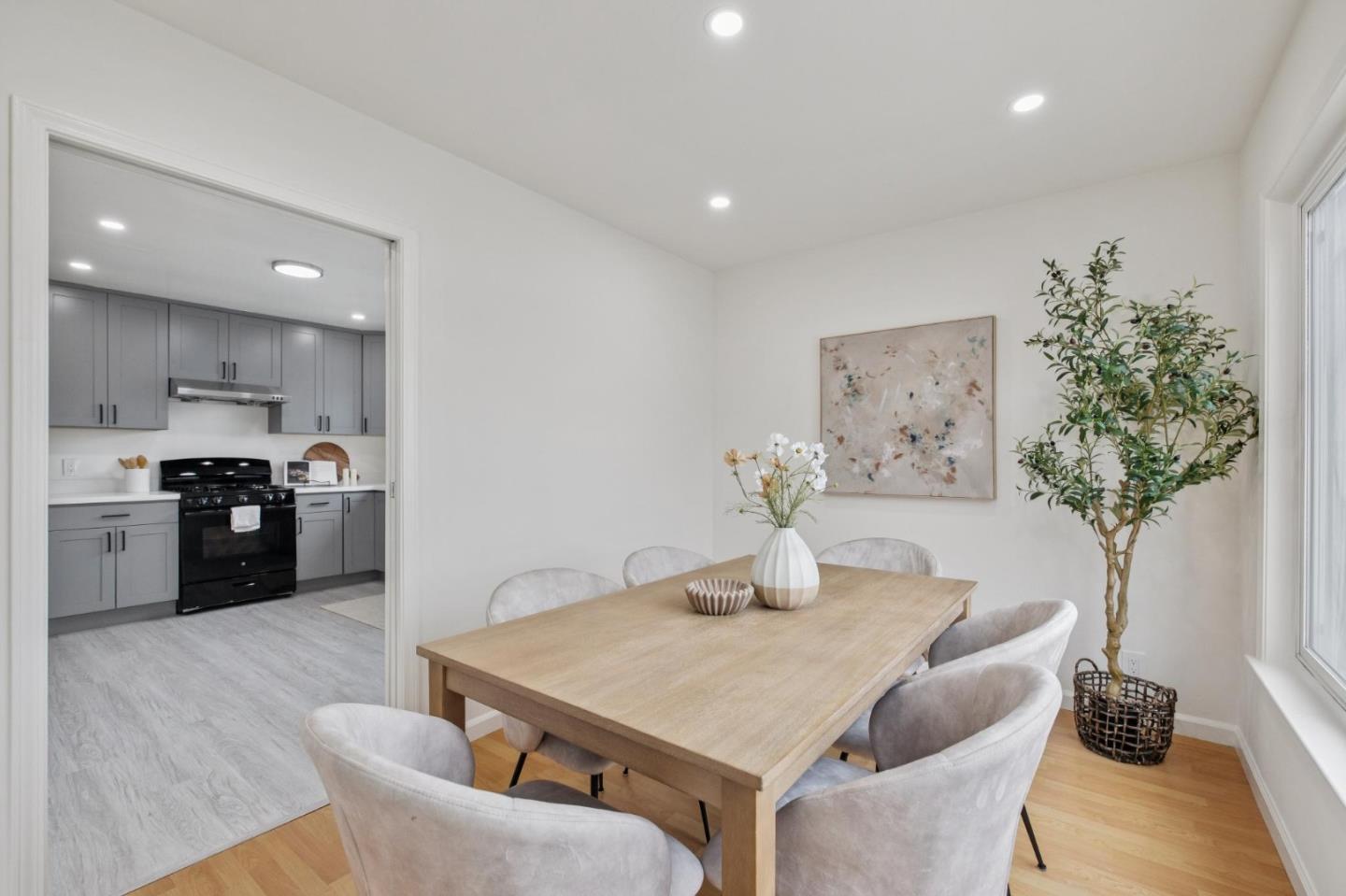 Detail Gallery Image 10 of 49 For 648 Saint Francis Blvd, Daly City,  CA 94015 - 7 Beds | 4 Baths