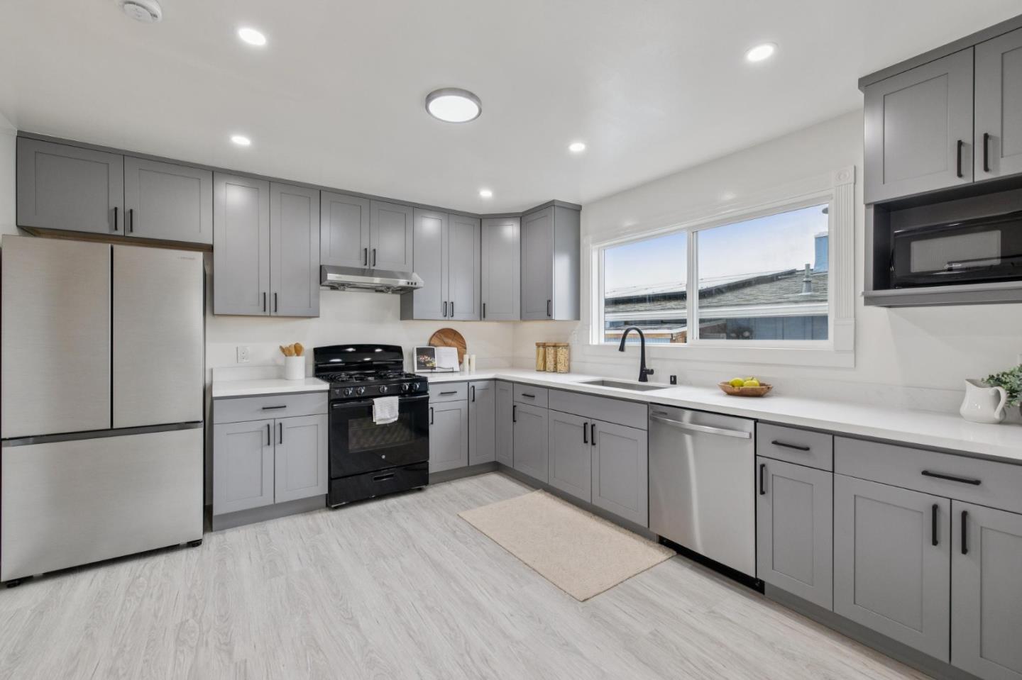 Detail Gallery Image 11 of 49 For 648 Saint Francis Blvd, Daly City,  CA 94015 - 7 Beds | 4 Baths