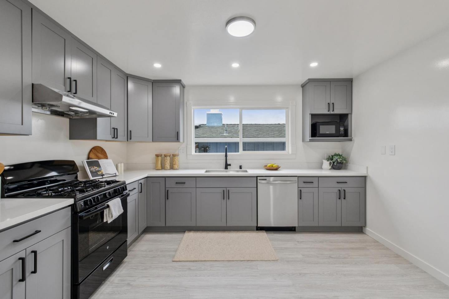 Detail Gallery Image 12 of 49 For 648 Saint Francis Blvd, Daly City,  CA 94015 - 7 Beds | 4 Baths