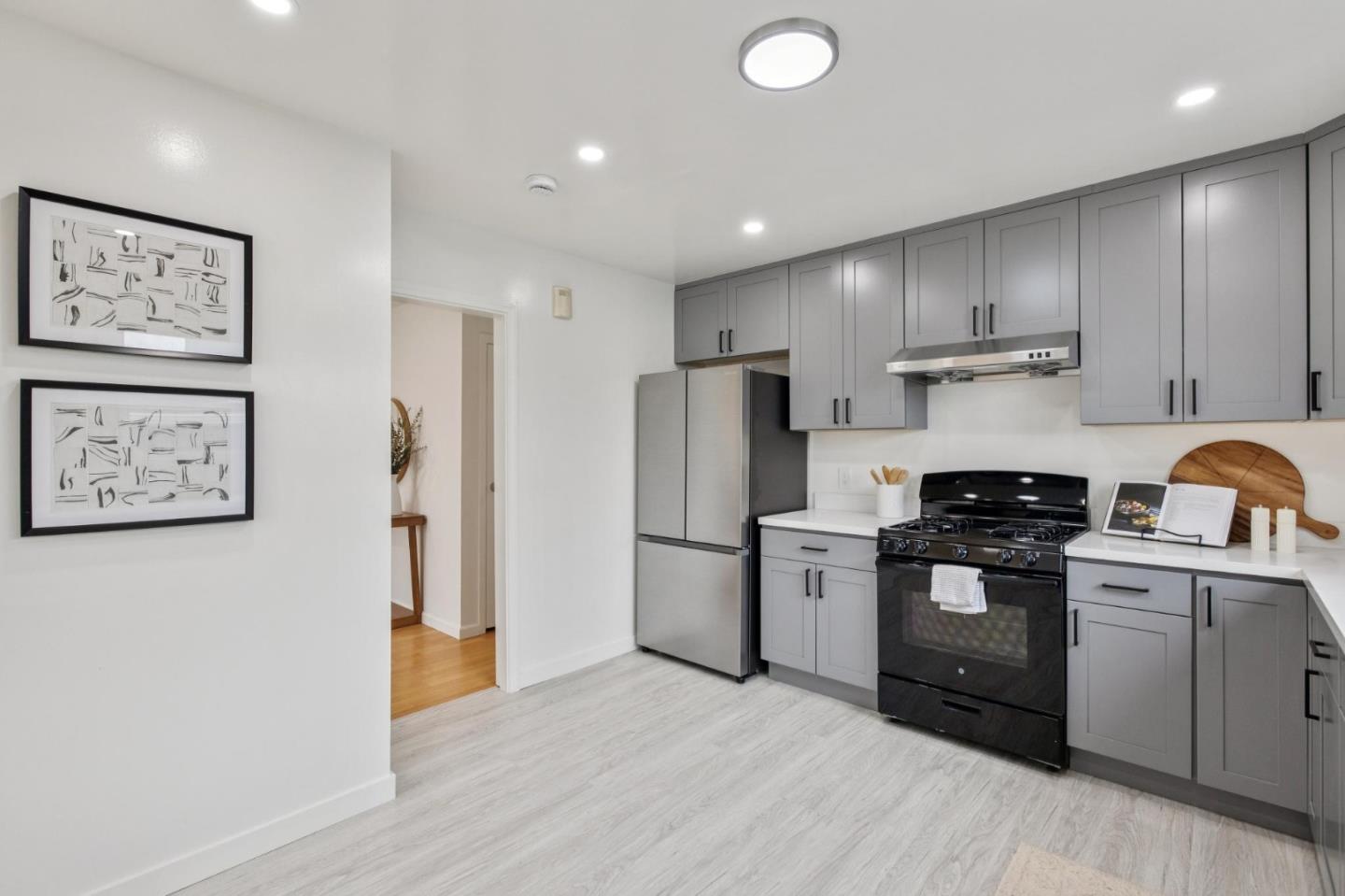 Detail Gallery Image 14 of 49 For 648 Saint Francis Blvd, Daly City,  CA 94015 - 7 Beds | 4 Baths