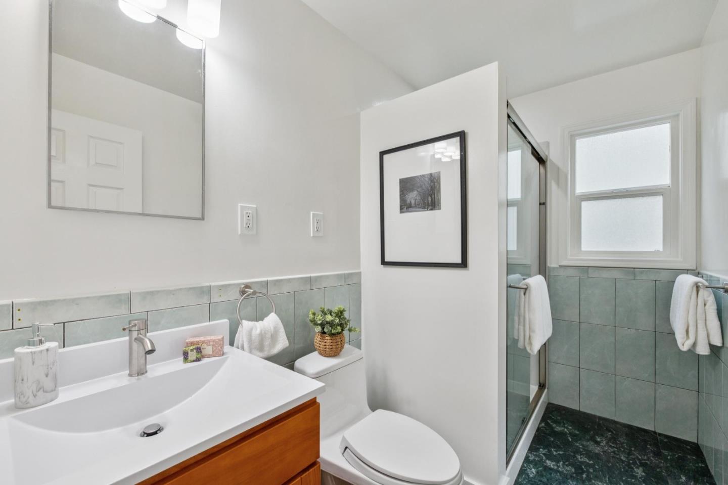 Detail Gallery Image 18 of 49 For 648 Saint Francis Blvd, Daly City,  CA 94015 - 7 Beds | 4 Baths