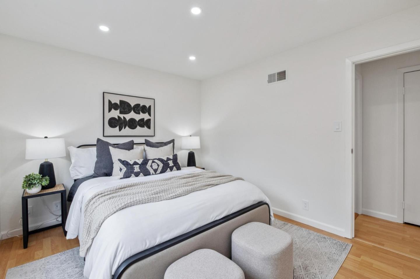 Detail Gallery Image 21 of 49 For 648 Saint Francis Blvd, Daly City,  CA 94015 - 7 Beds | 4 Baths