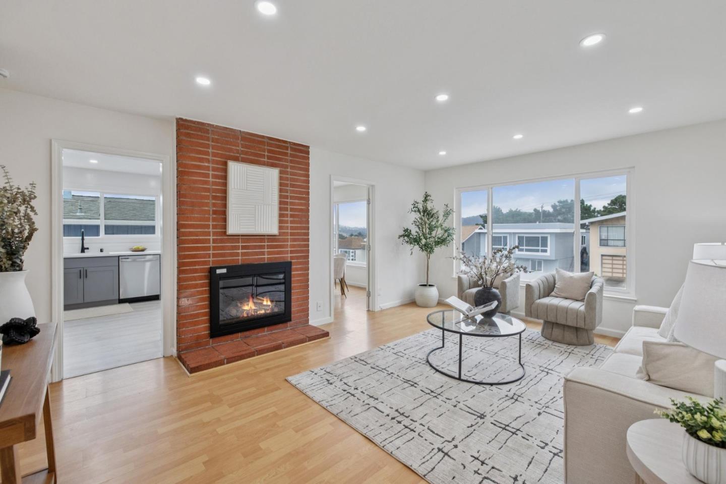 Detail Gallery Image 4 of 49 For 648 Saint Francis Blvd, Daly City,  CA 94015 - 7 Beds | 4 Baths