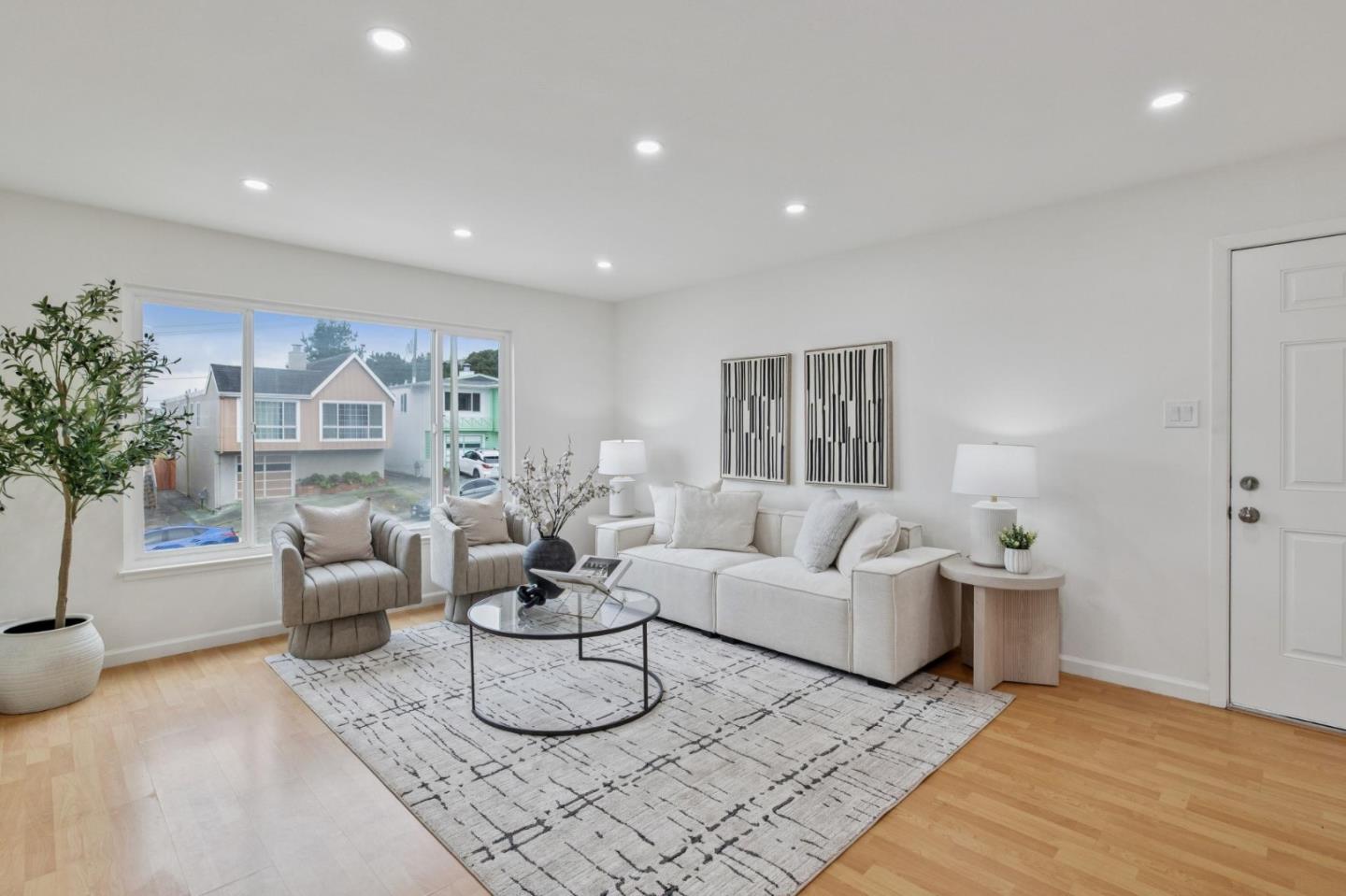 Detail Gallery Image 5 of 49 For 648 Saint Francis Blvd, Daly City,  CA 94015 - 7 Beds | 4 Baths