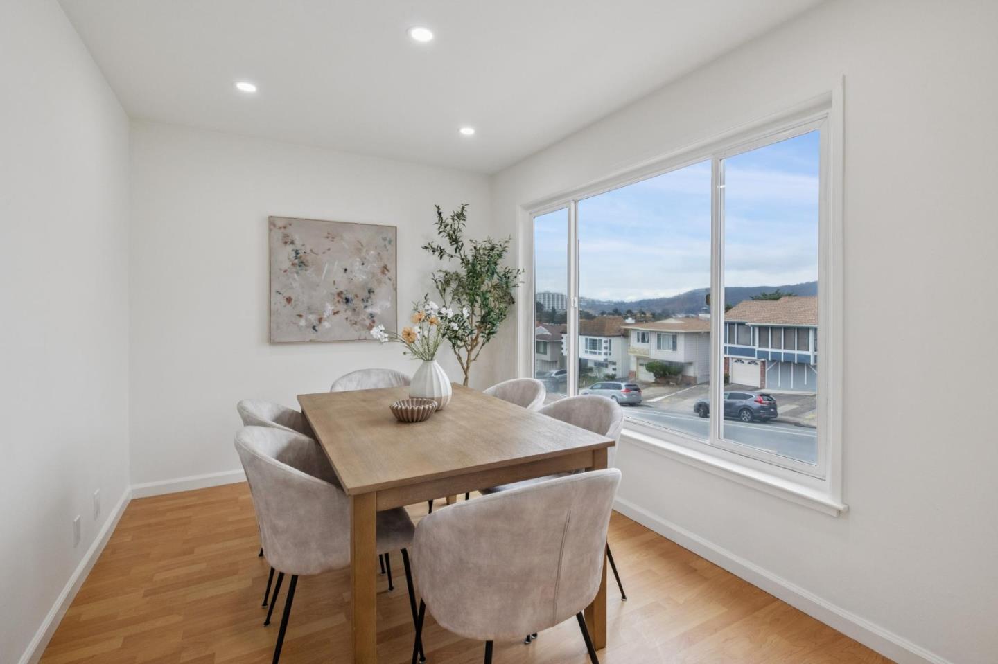 Detail Gallery Image 8 of 49 For 648 Saint Francis Blvd, Daly City,  CA 94015 - 7 Beds | 4 Baths