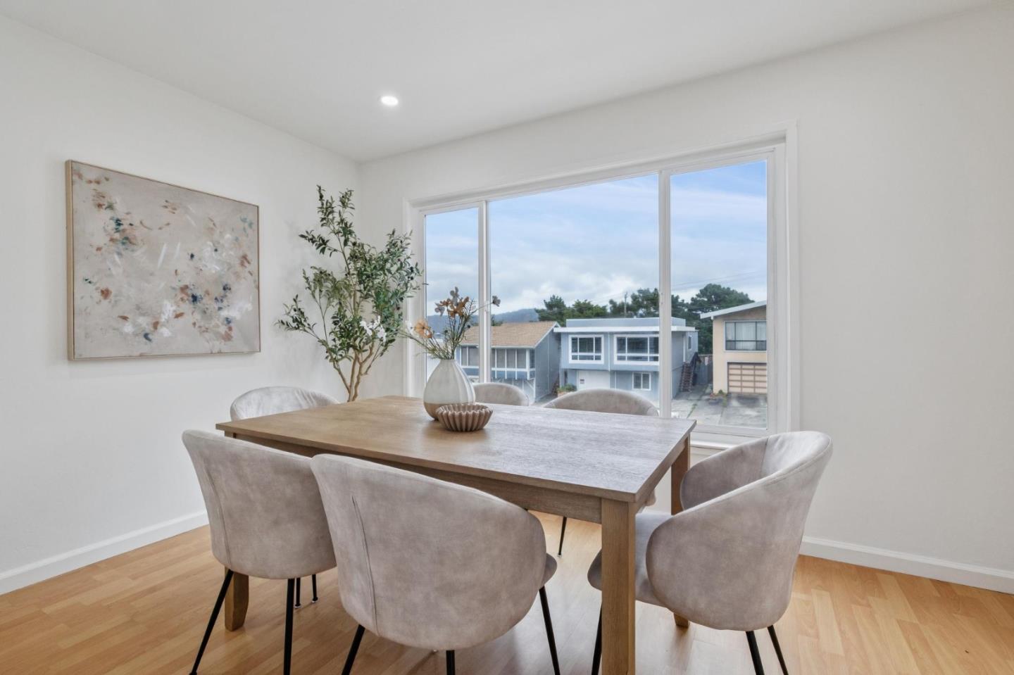 Detail Gallery Image 9 of 49 For 648 Saint Francis Blvd, Daly City,  CA 94015 - 7 Beds | 4 Baths