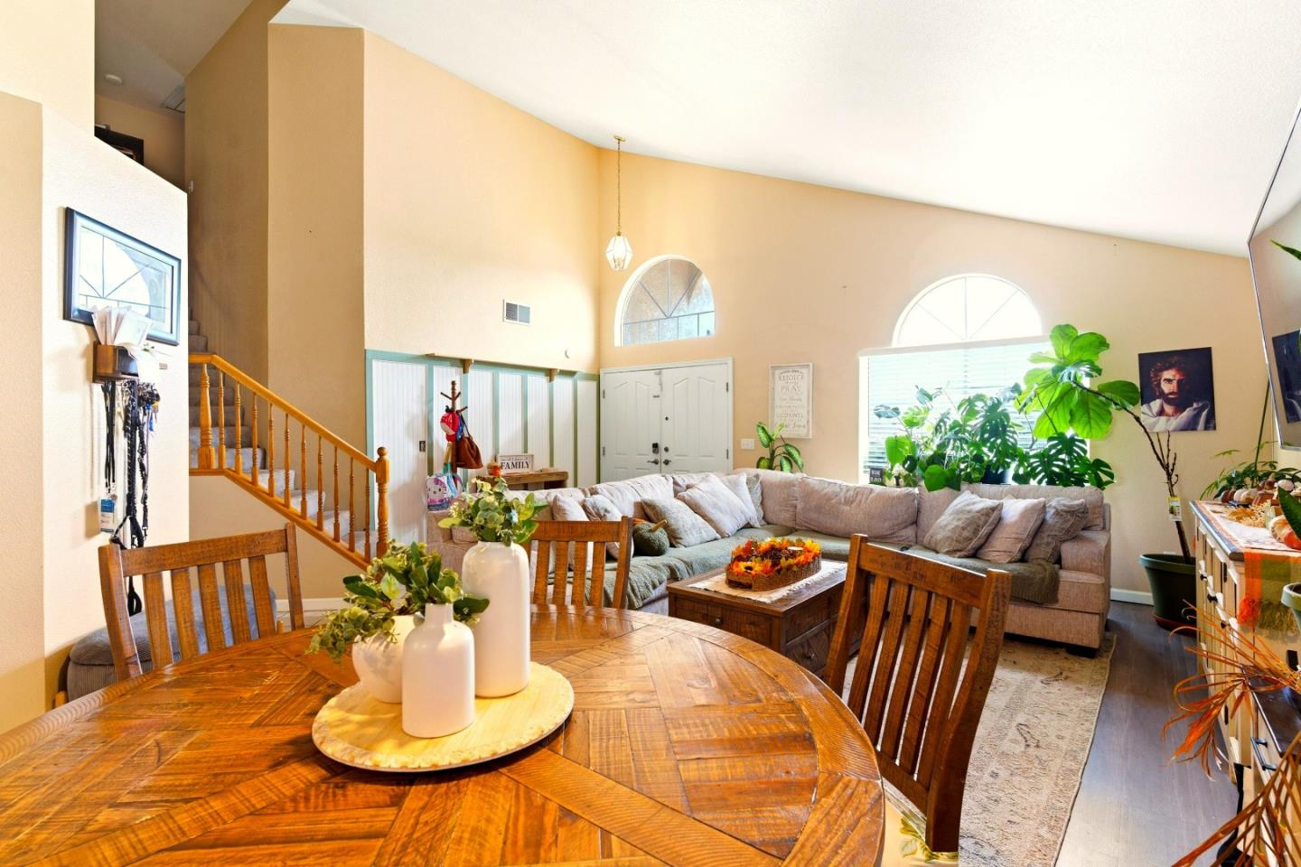 Detail Gallery Image 7 of 28 For 1950 Parkview Cir, Hollister,  CA 95023 - 5 Beds | 3 Baths