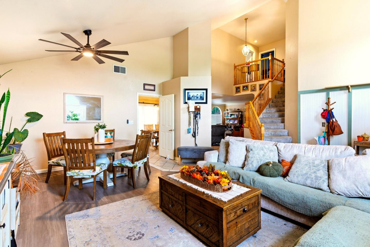 Detail Gallery Image 8 of 28 For 1950 Parkview Cir, Hollister,  CA 95023 - 5 Beds | 3 Baths