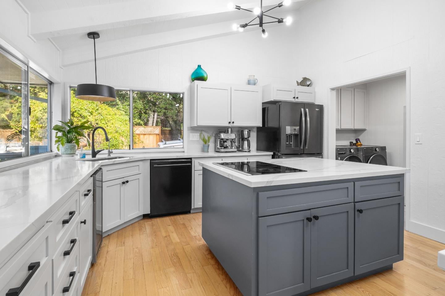 Detail Gallery Image 11 of 68 For 188 Kelly Ln, Santa Cruz,  CA 95060 - 5 Beds | 3 Baths