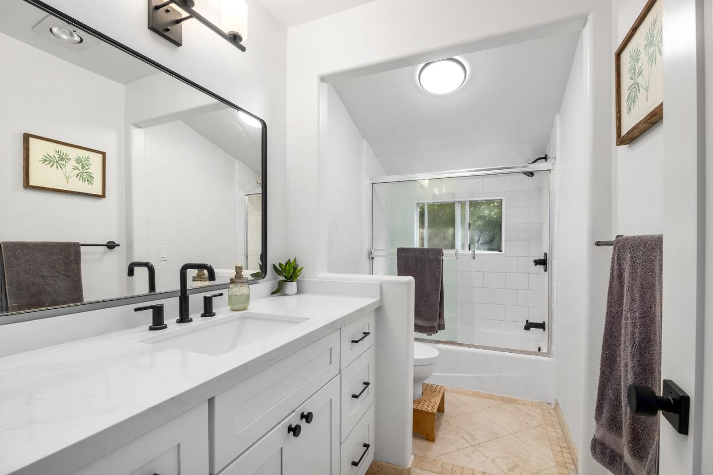 Detail Gallery Image 20 of 68 For 188 Kelly Ln, Santa Cruz,  CA 95060 - 5 Beds | 3 Baths