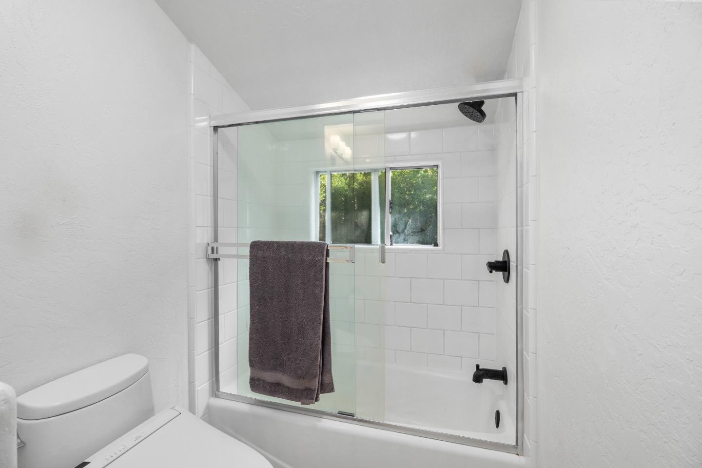 Detail Gallery Image 21 of 68 For 188 Kelly Ln, Santa Cruz,  CA 95060 - 5 Beds | 3 Baths