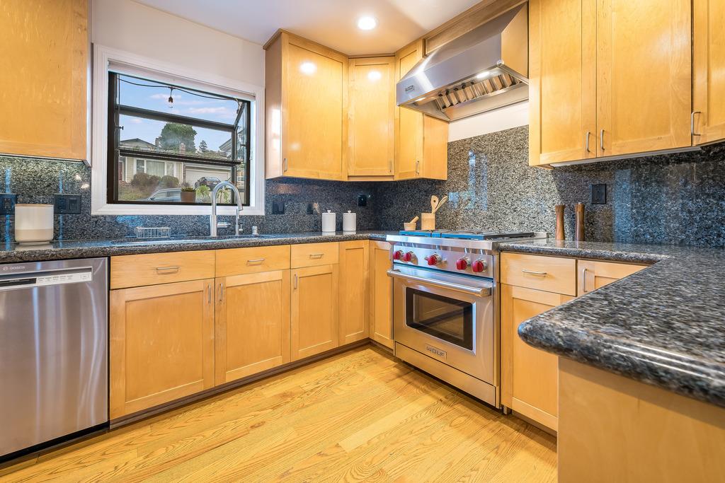 Detail Gallery Image 13 of 58 For 1342 Bel Aire Rd, San Mateo,  CA 94402 - 4 Beds | 3 Baths