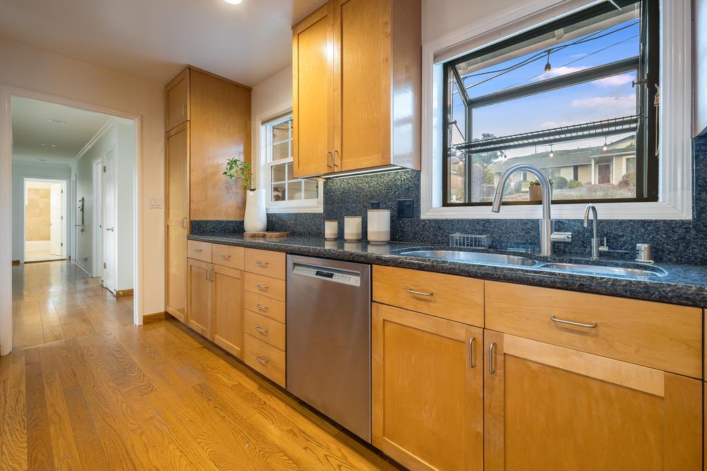 Detail Gallery Image 15 of 58 For 1342 Bel Aire Rd, San Mateo,  CA 94402 - 4 Beds | 3 Baths