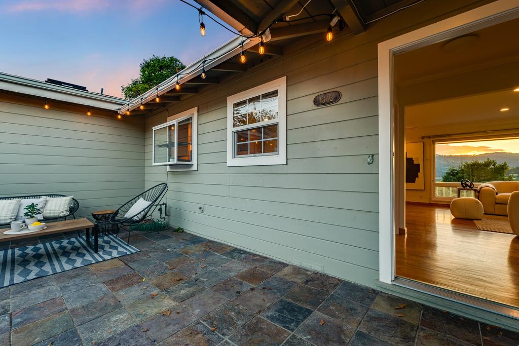 Detail Gallery Image 30 of 58 For 1342 Bel Aire Rd, San Mateo,  CA 94402 - 4 Beds | 3 Baths