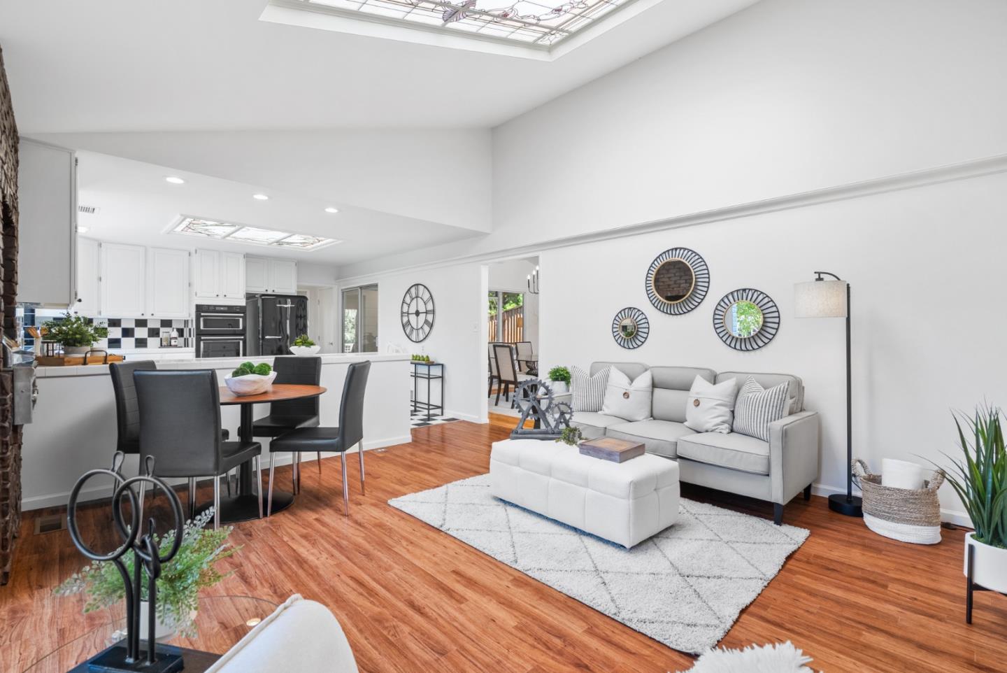 Detail Gallery Image 11 of 51 For 18 Wildwood Dr, San Mateo,  CA 94402 - 4 Beds | 3 Baths