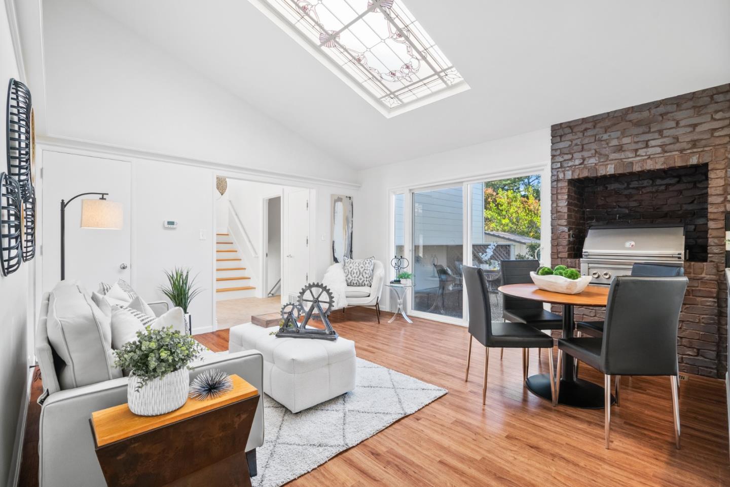 Detail Gallery Image 12 of 51 For 18 Wildwood Dr, San Mateo,  CA 94402 - 4 Beds | 3 Baths