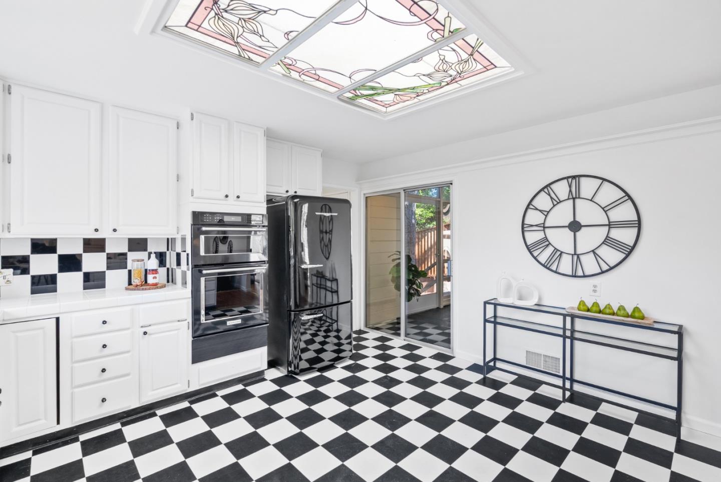 Detail Gallery Image 15 of 51 For 18 Wildwood Dr, San Mateo,  CA 94402 - 4 Beds | 3 Baths