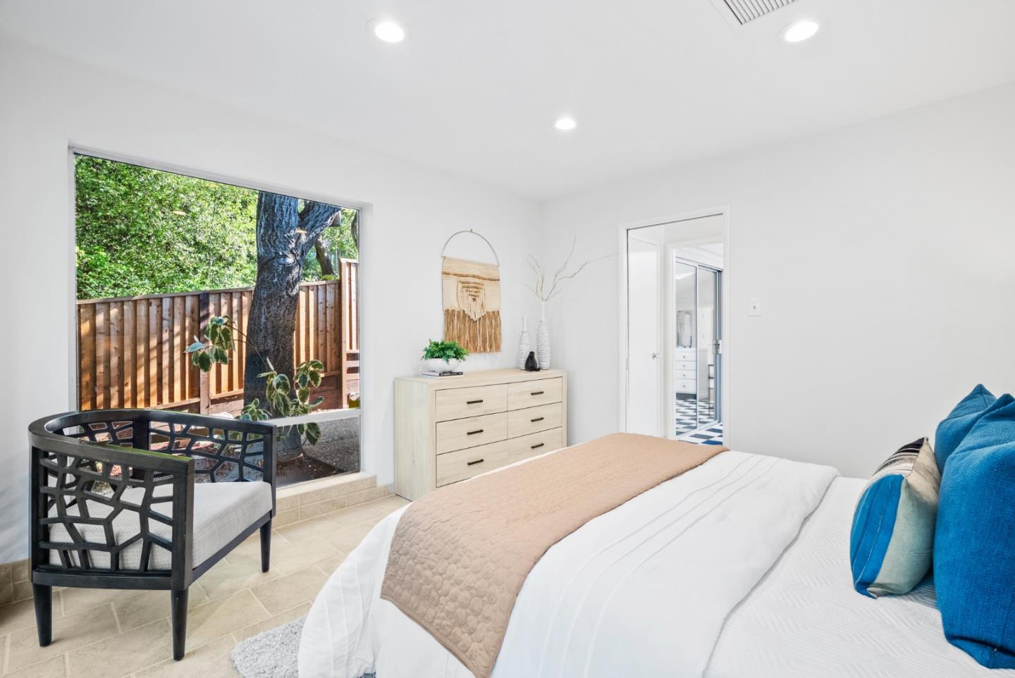 Detail Gallery Image 17 of 51 For 18 Wildwood Dr, San Mateo,  CA 94402 - 4 Beds | 3 Baths