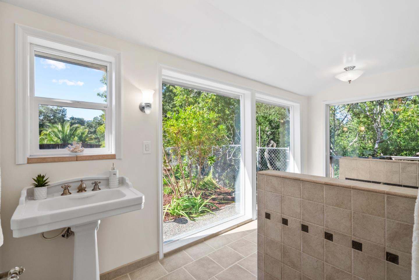 Detail Gallery Image 18 of 51 For 18 Wildwood Dr, San Mateo,  CA 94402 - 4 Beds | 3 Baths