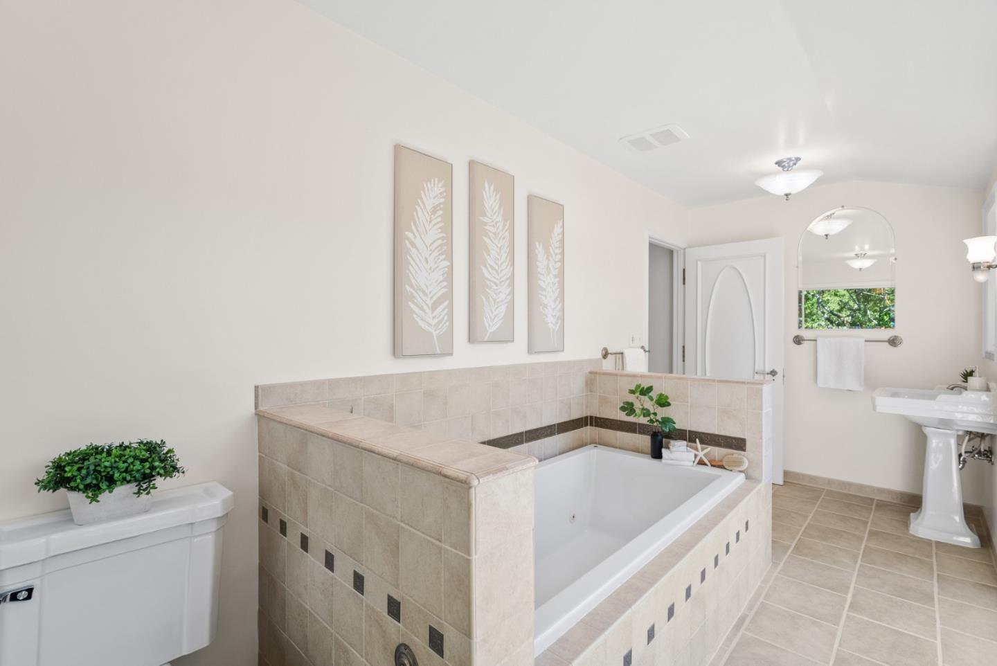 Detail Gallery Image 19 of 51 For 18 Wildwood Dr, San Mateo,  CA 94402 - 4 Beds | 3 Baths