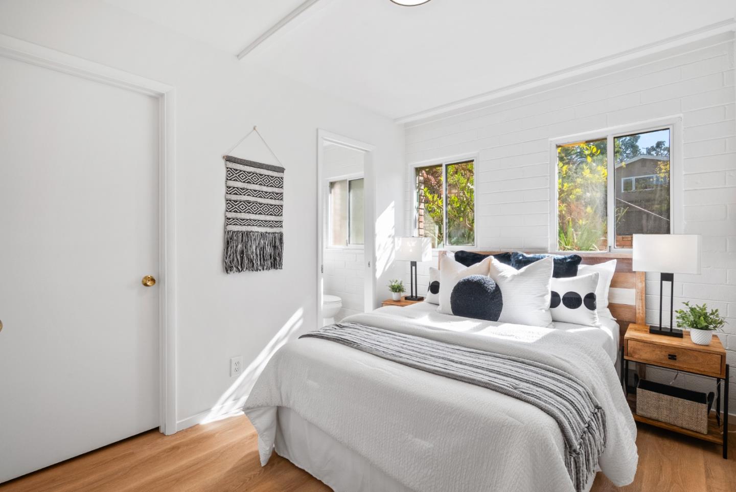 Detail Gallery Image 28 of 51 For 18 Wildwood Dr, San Mateo,  CA 94402 - 4 Beds | 3 Baths