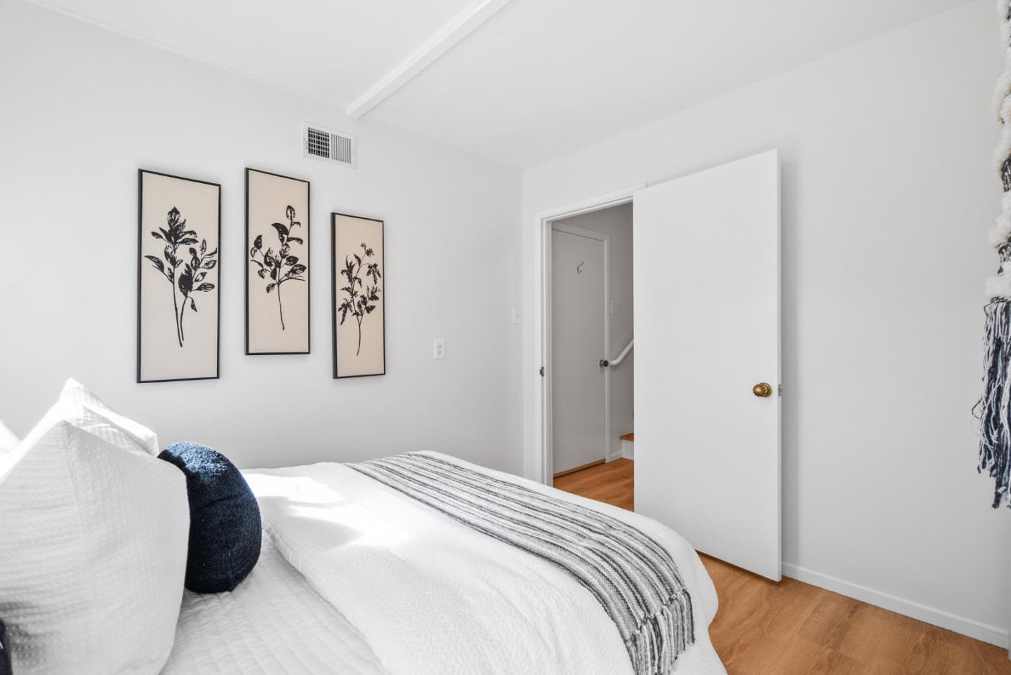 Detail Gallery Image 29 of 51 For 18 Wildwood Dr, San Mateo,  CA 94402 - 4 Beds | 3 Baths