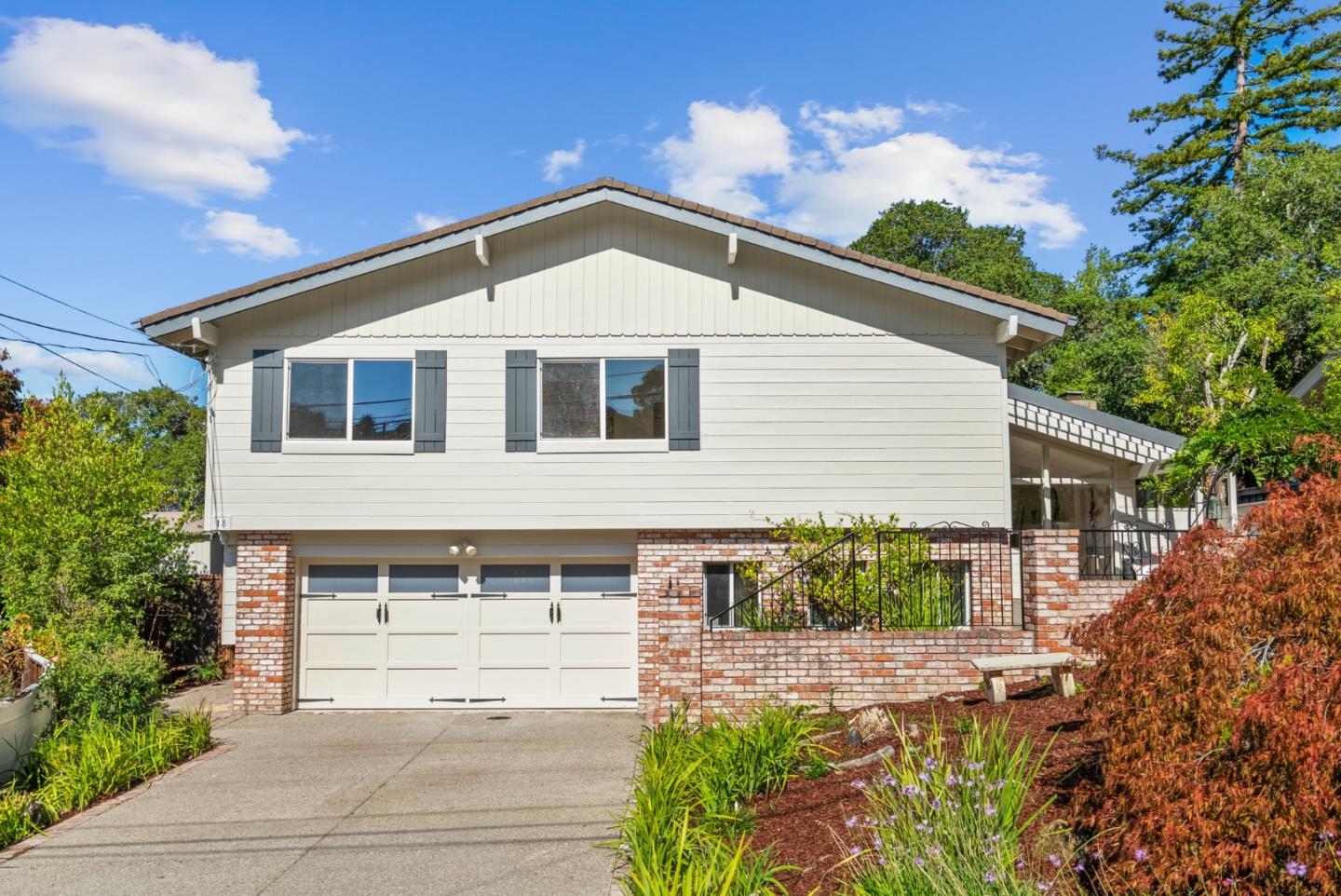 Detail Gallery Image 3 of 51 For 18 Wildwood Dr, San Mateo,  CA 94402 - 4 Beds | 3 Baths