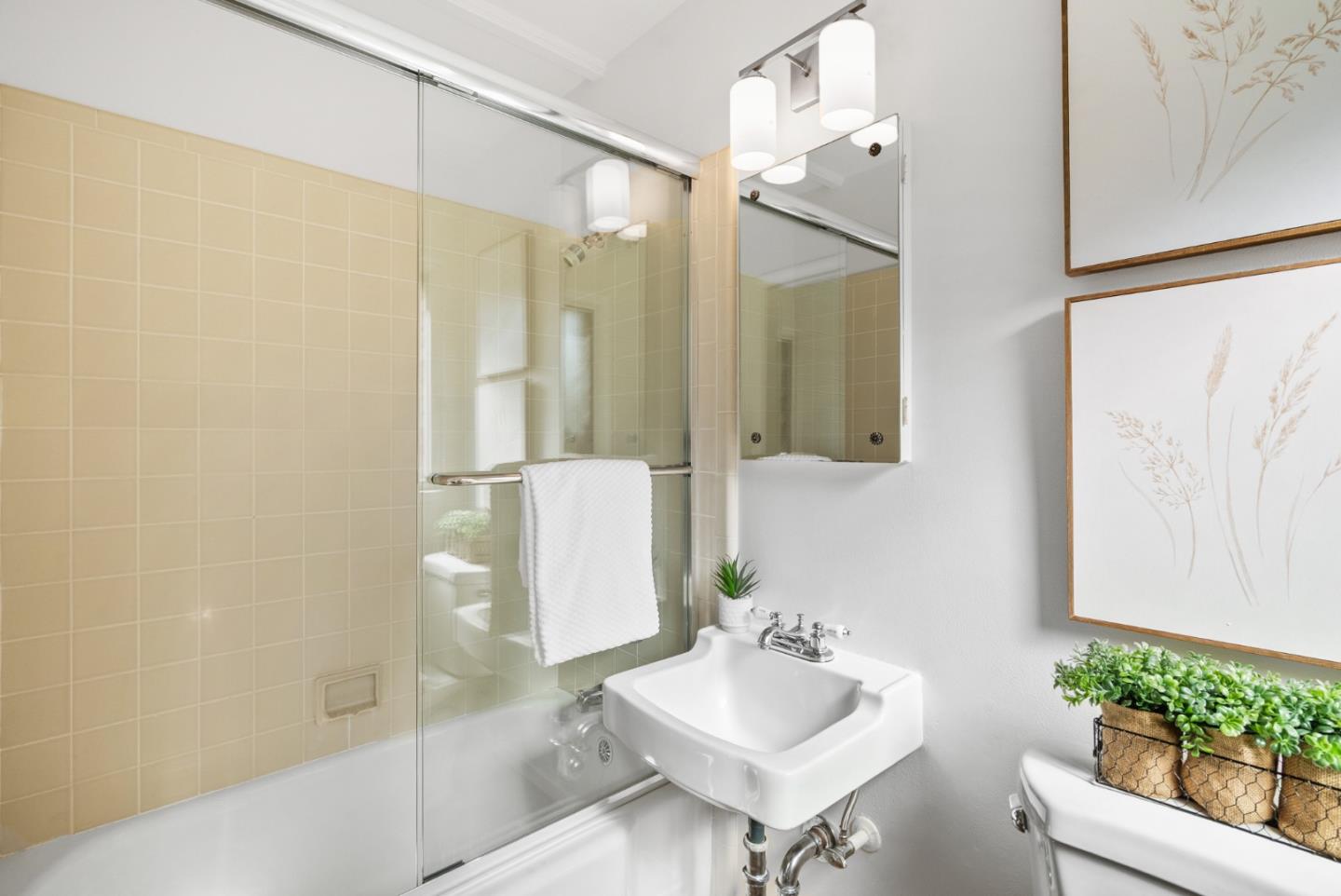 Detail Gallery Image 30 of 51 For 18 Wildwood Dr, San Mateo,  CA 94402 - 4 Beds | 3 Baths