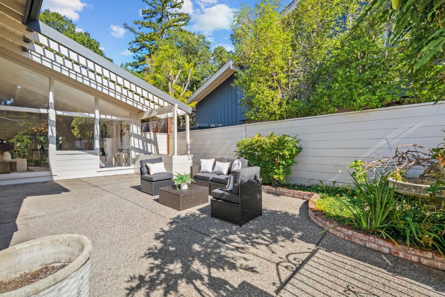 Detail Gallery Image 4 of 51 For 18 Wildwood Dr, San Mateo,  CA 94402 - 4 Beds | 3 Baths