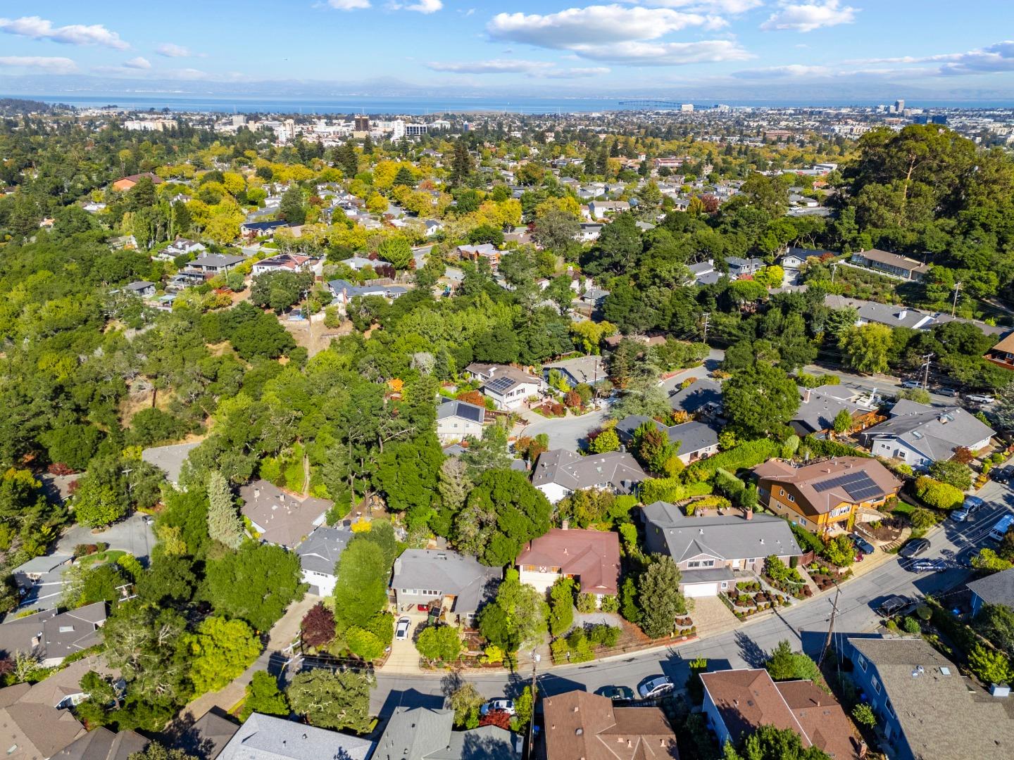 Detail Gallery Image 47 of 51 For 18 Wildwood Dr, San Mateo,  CA 94402 - 4 Beds | 3 Baths