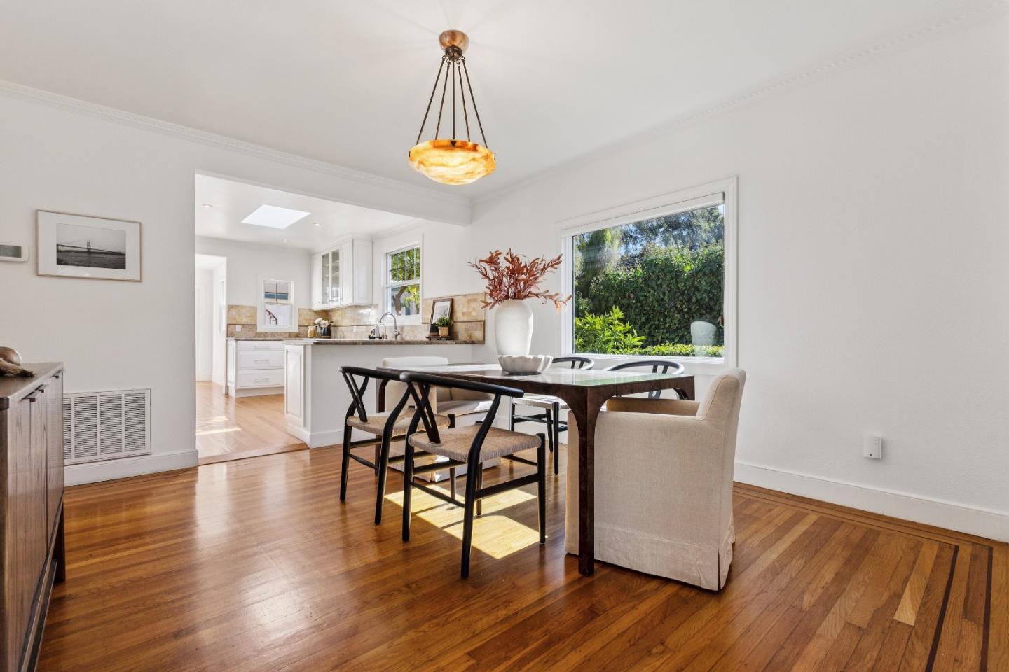 Detail Gallery Image 10 of 33 For 732 Paloma Ave, Burlingame,  CA 94010 - 2 Beds | 2 Baths