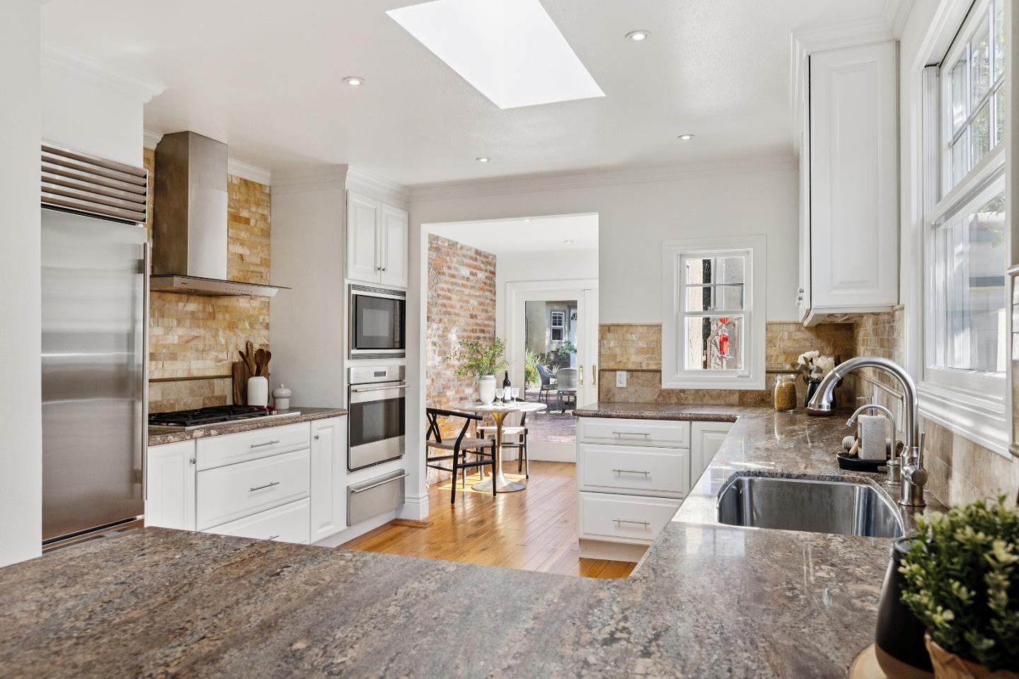 Detail Gallery Image 12 of 33 For 732 Paloma Ave, Burlingame,  CA 94010 - 2 Beds | 2 Baths