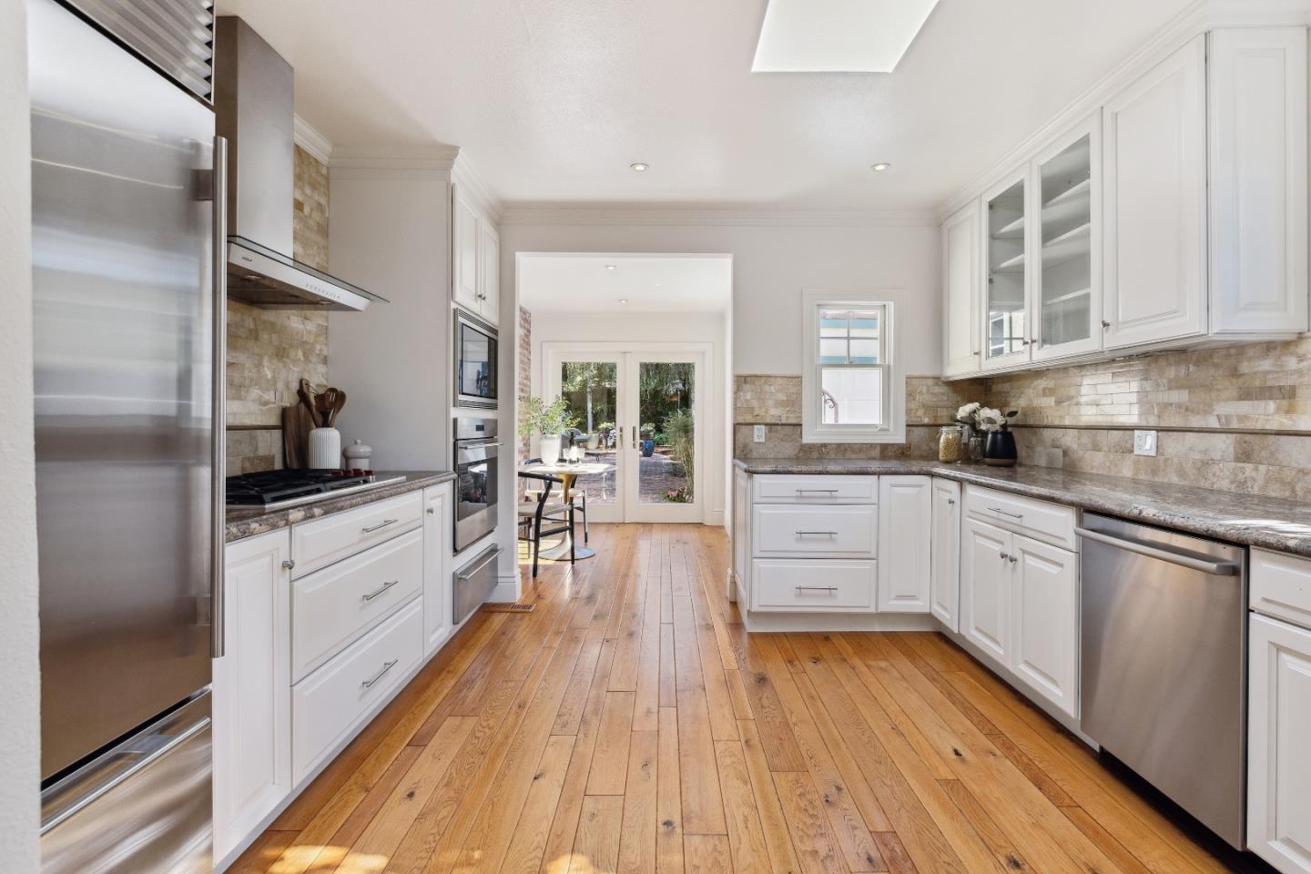 Detail Gallery Image 13 of 33 For 732 Paloma Ave, Burlingame,  CA 94010 - 2 Beds | 2 Baths